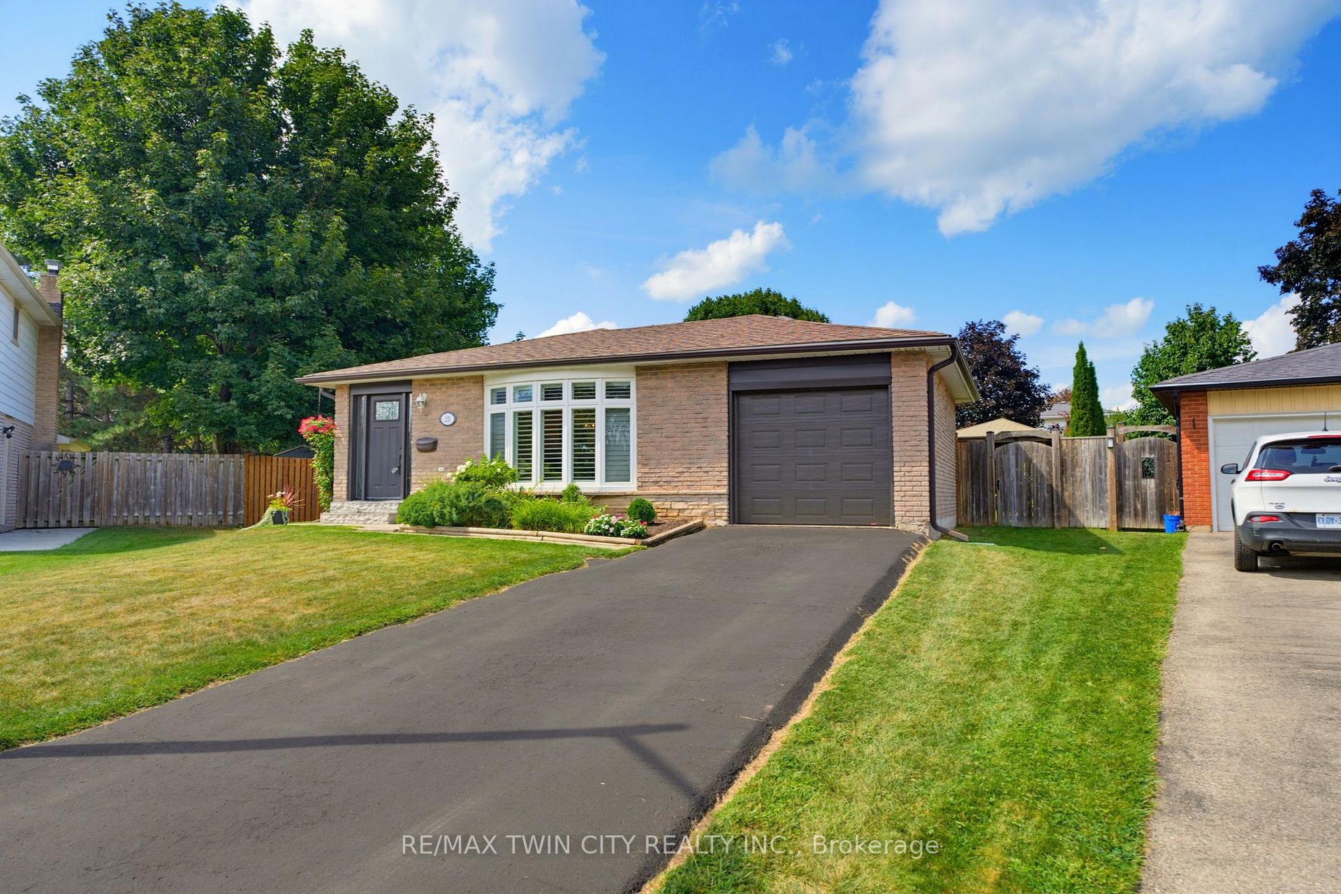 Photo 1 of 20 Clover Court, Brant, Paris — HOMEH