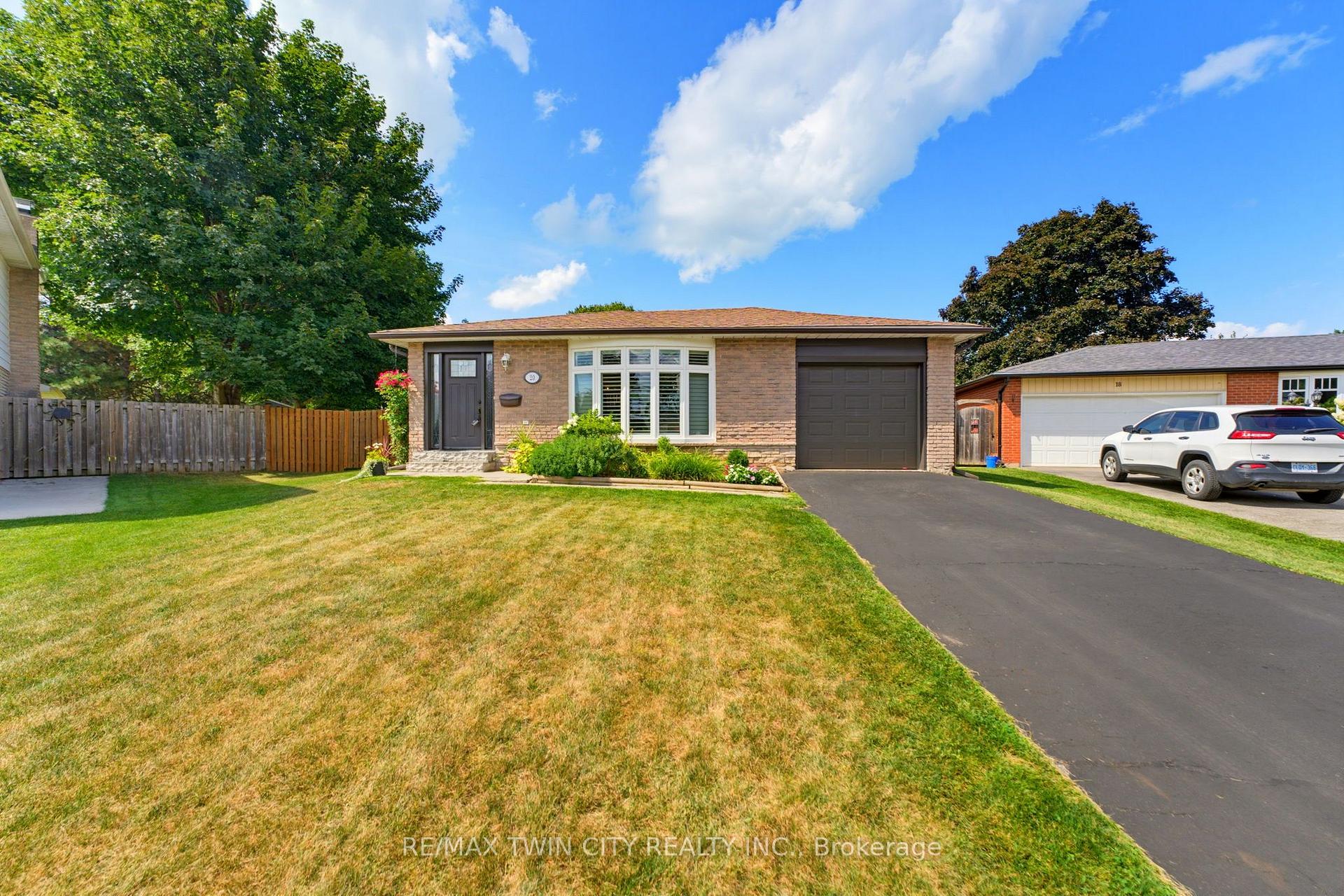 Photo 2 of 20 Clover Court, Brant, Paris — HOMEH