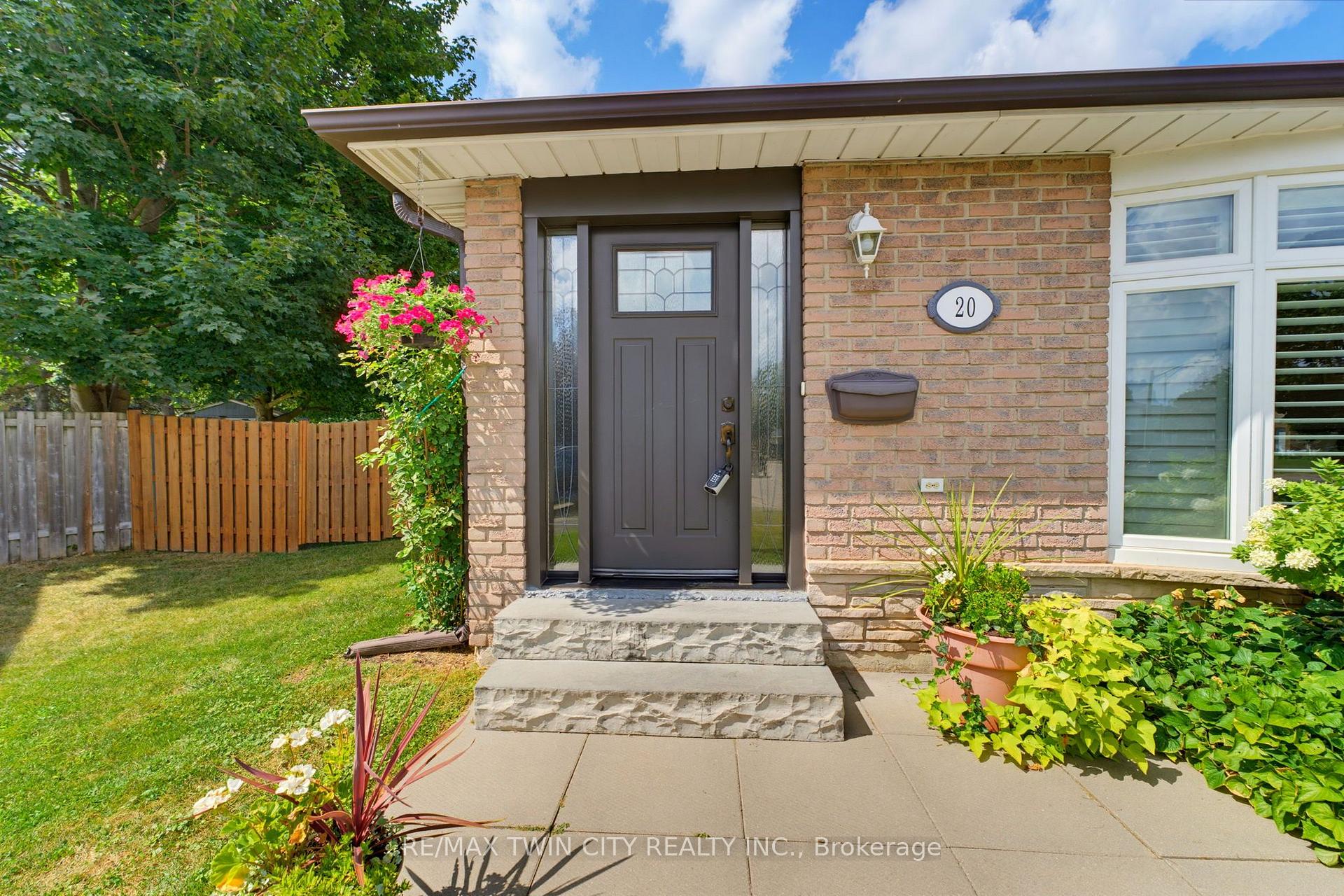 Photo 3 of 20 Clover Court, Brant, Paris — HOMEH