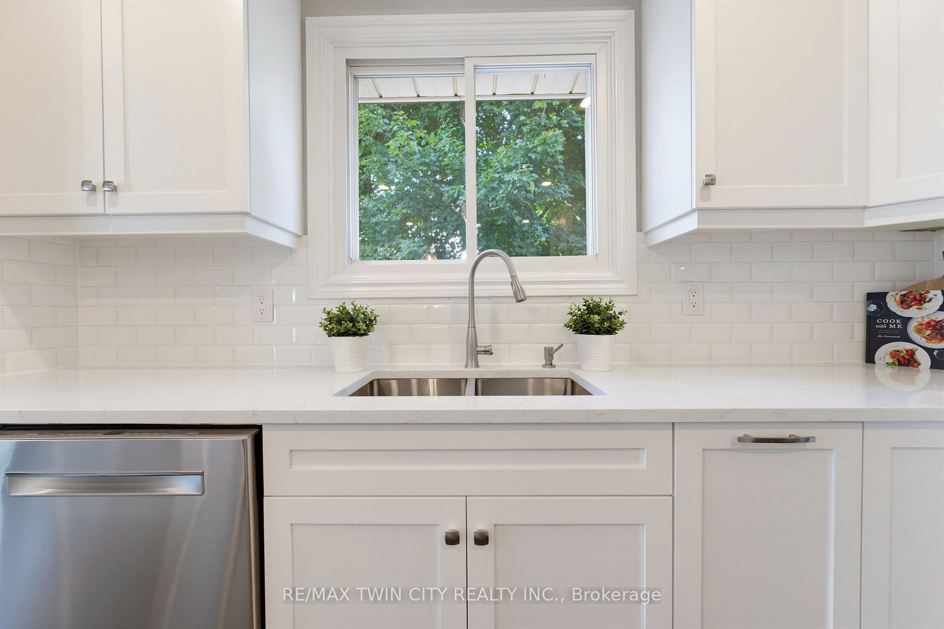 Photo 10 of 20 Clover Court, Brant, Paris — HOMEH