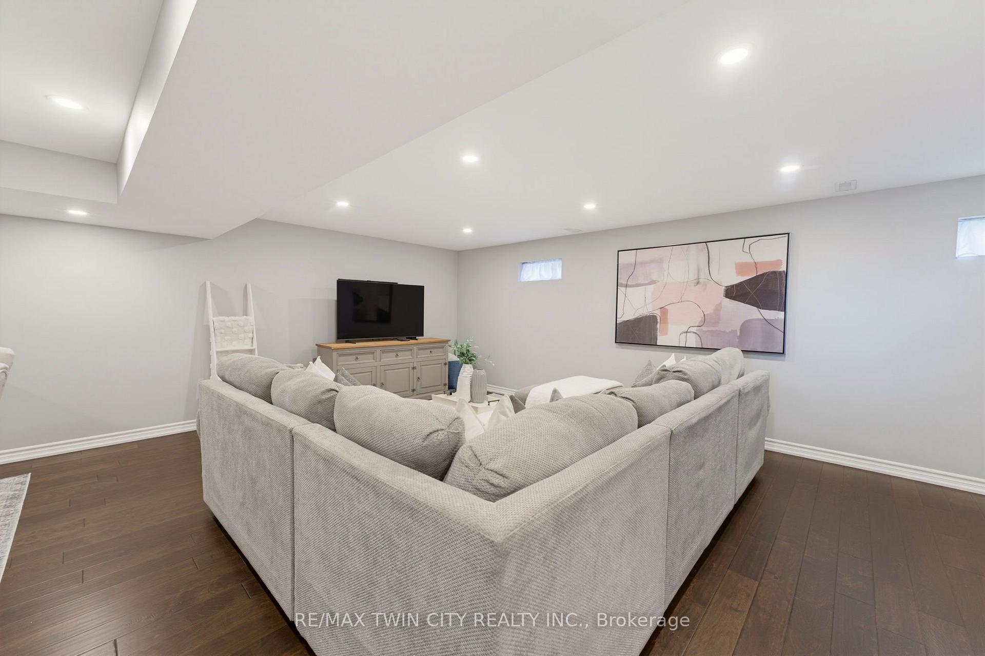 Photo 20 of 20 Clover Court, Brant, Paris — HOMEH