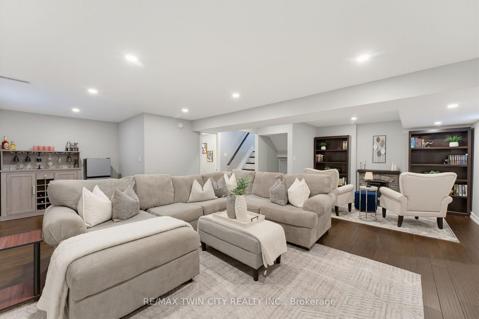 Photo 21 of 20 Clover Court, Brant, Paris — HOMEH