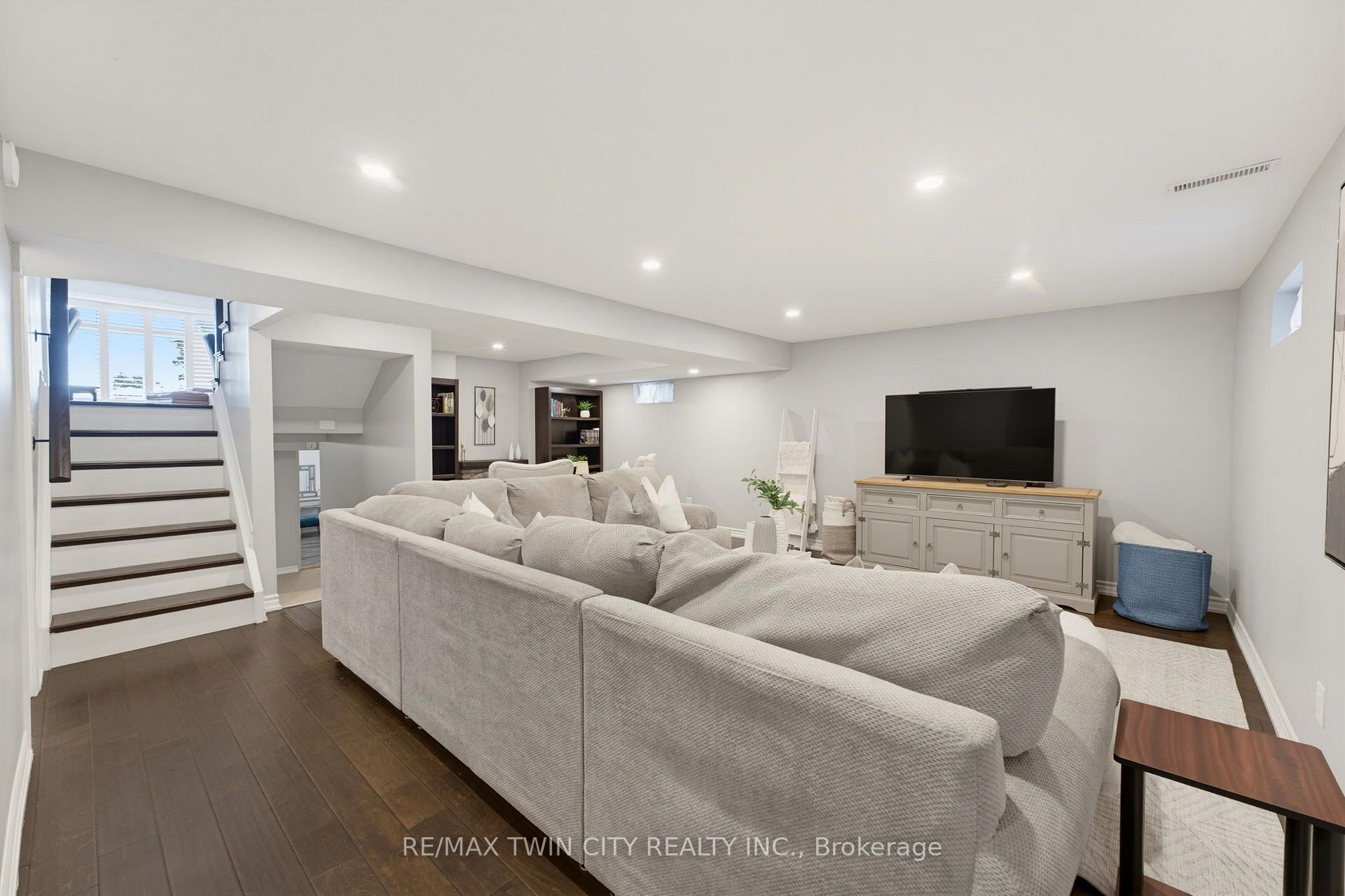 Photo 23 of 20 Clover Court, Brant, Paris — HOMEH