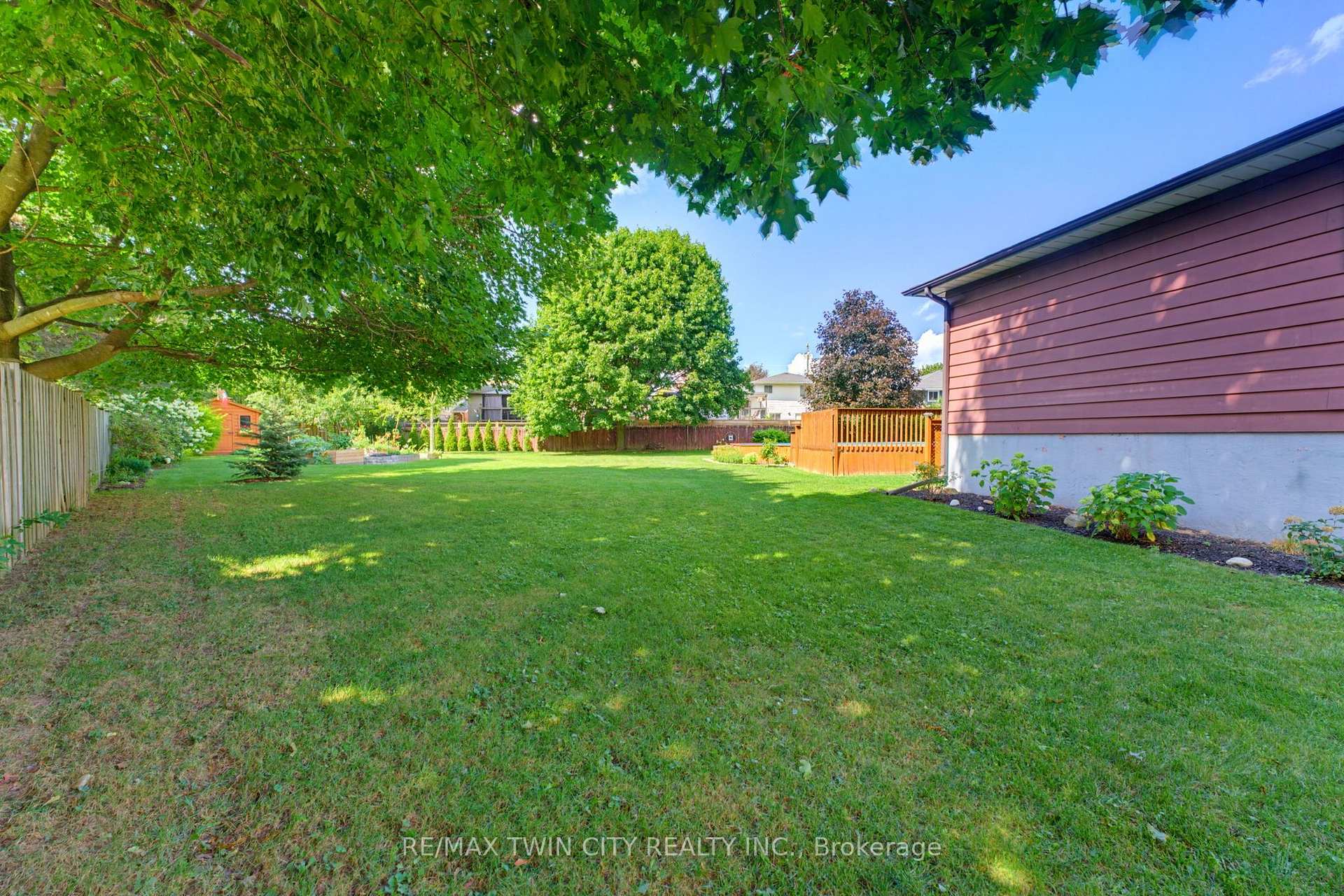 Photo 31 of 20 Clover Court, Brant, Paris — HOMEH