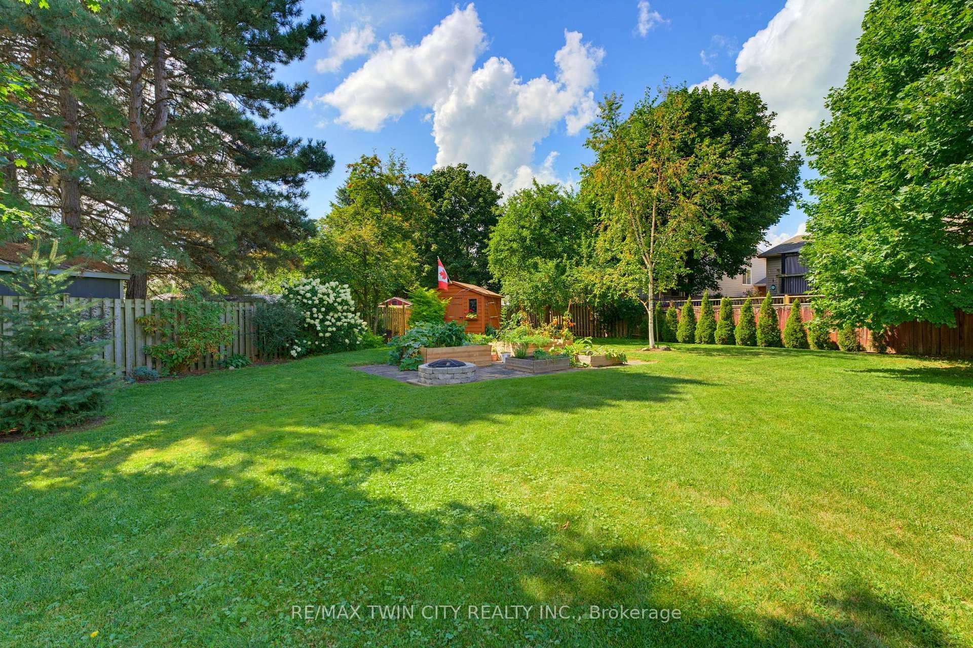 Photo 32 of 20 Clover Court, Brant, Paris — HOMEH