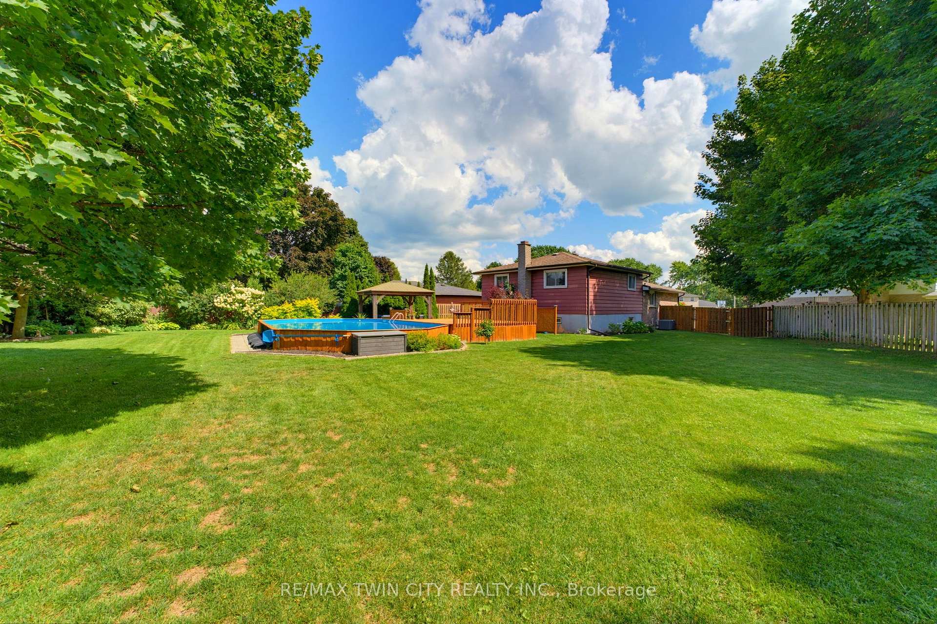 Photo 33 of 20 Clover Court, Brant, Paris — HOMEH