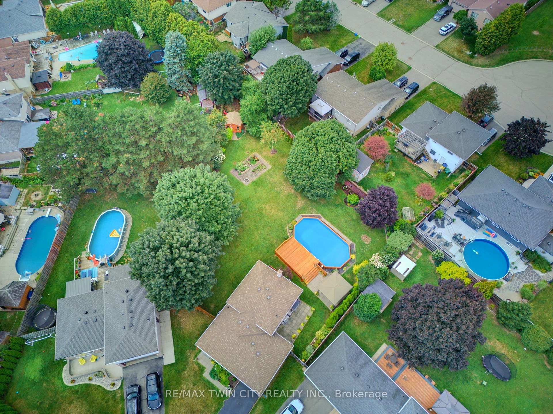 Photo 40 of 20 Clover Court, Brant, Paris — HOMEH