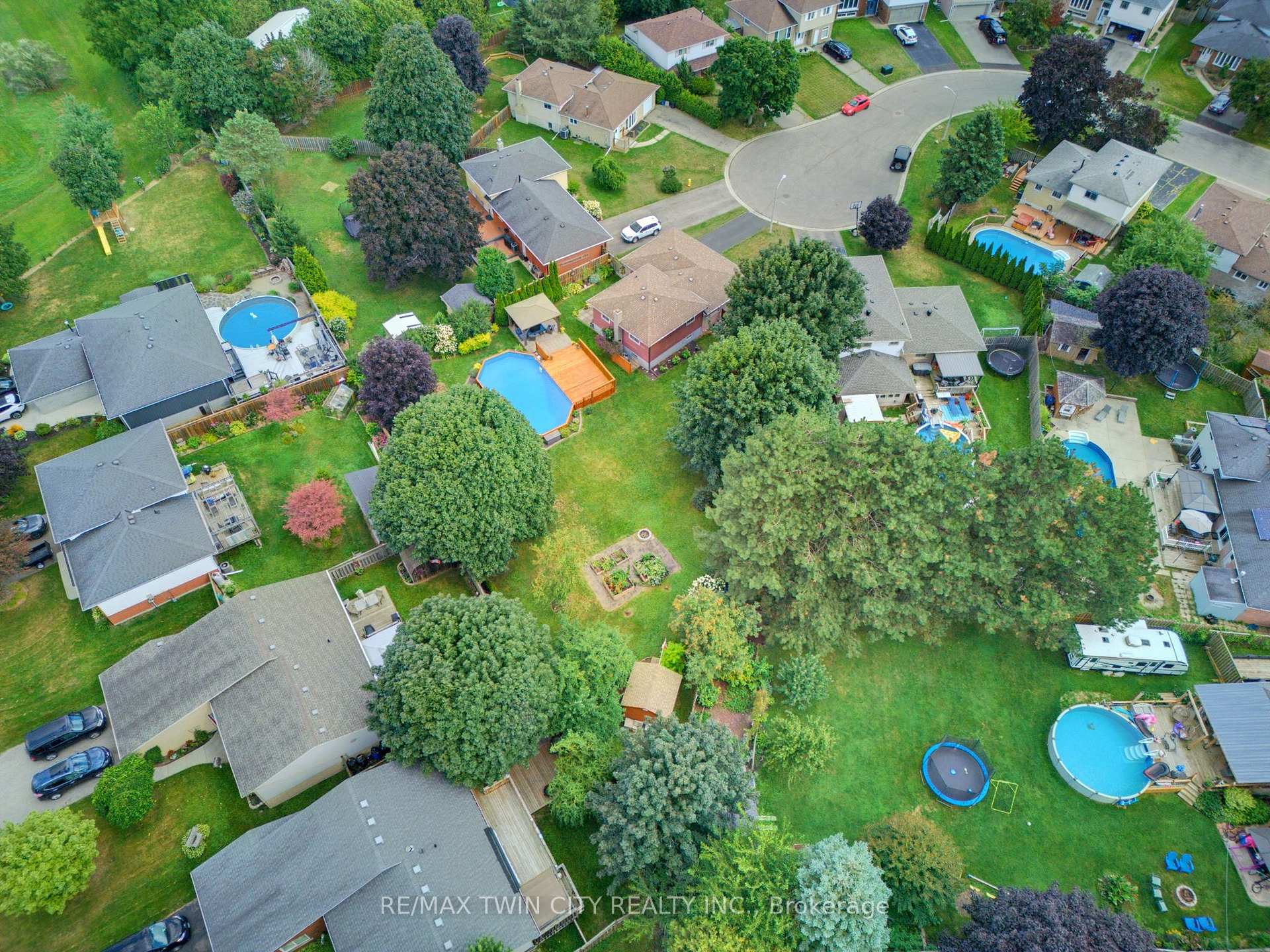 Photo 41 of 20 Clover Court, Brant, Paris — HOMEH