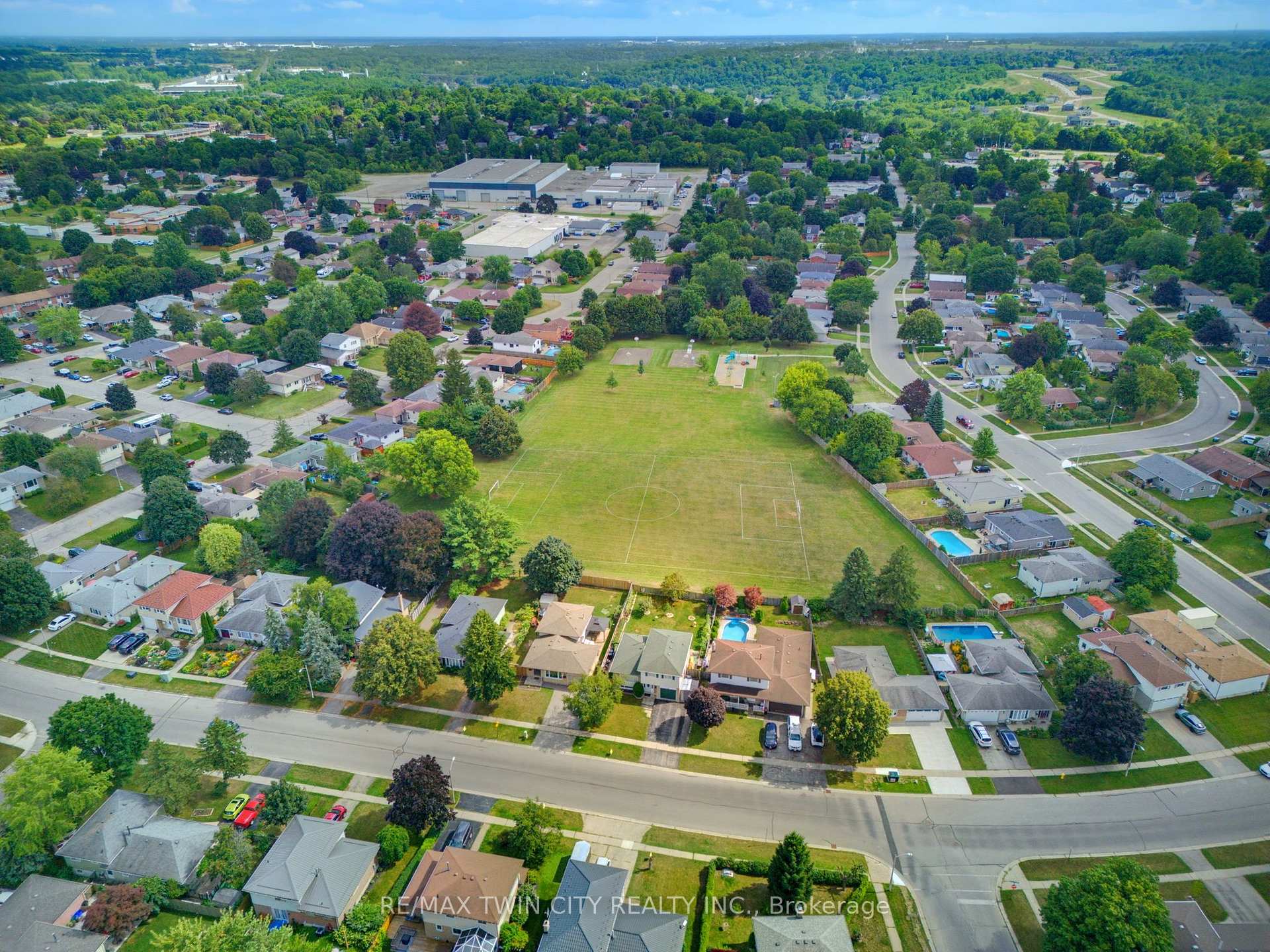 Photo 42 of 20 Clover Court, Brant, Paris — HOMEH