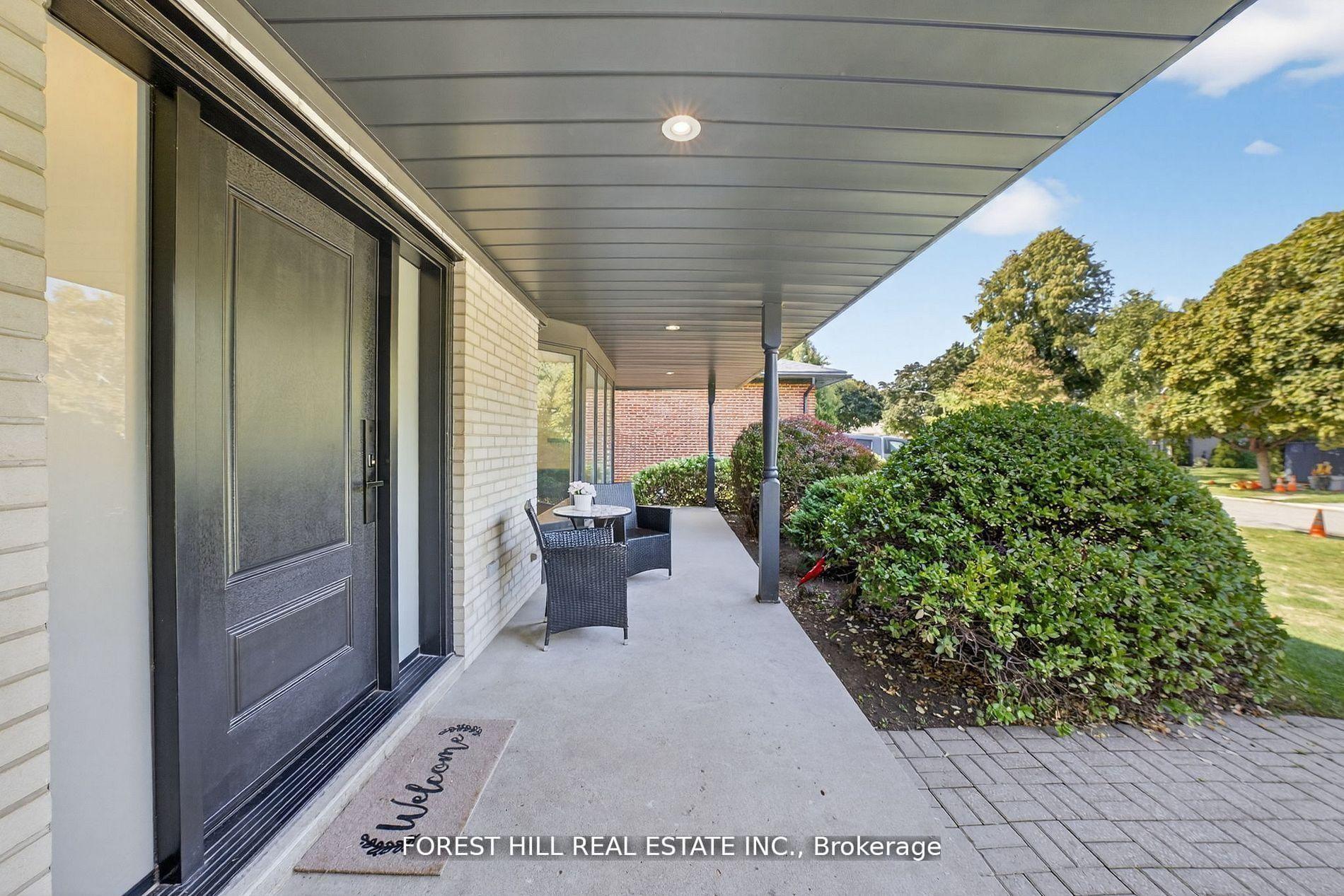 Photo 3 of 37 Cherry Post Crescent, Etobicoke, Markland Wood — HOMEH