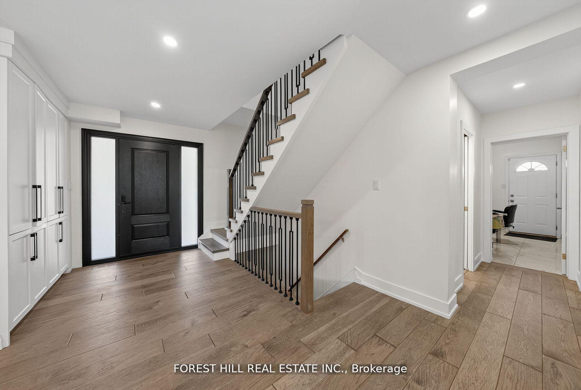 Photo 5 of 37 Cherry Post Crescent, Etobicoke, Markland Wood — HOMEH