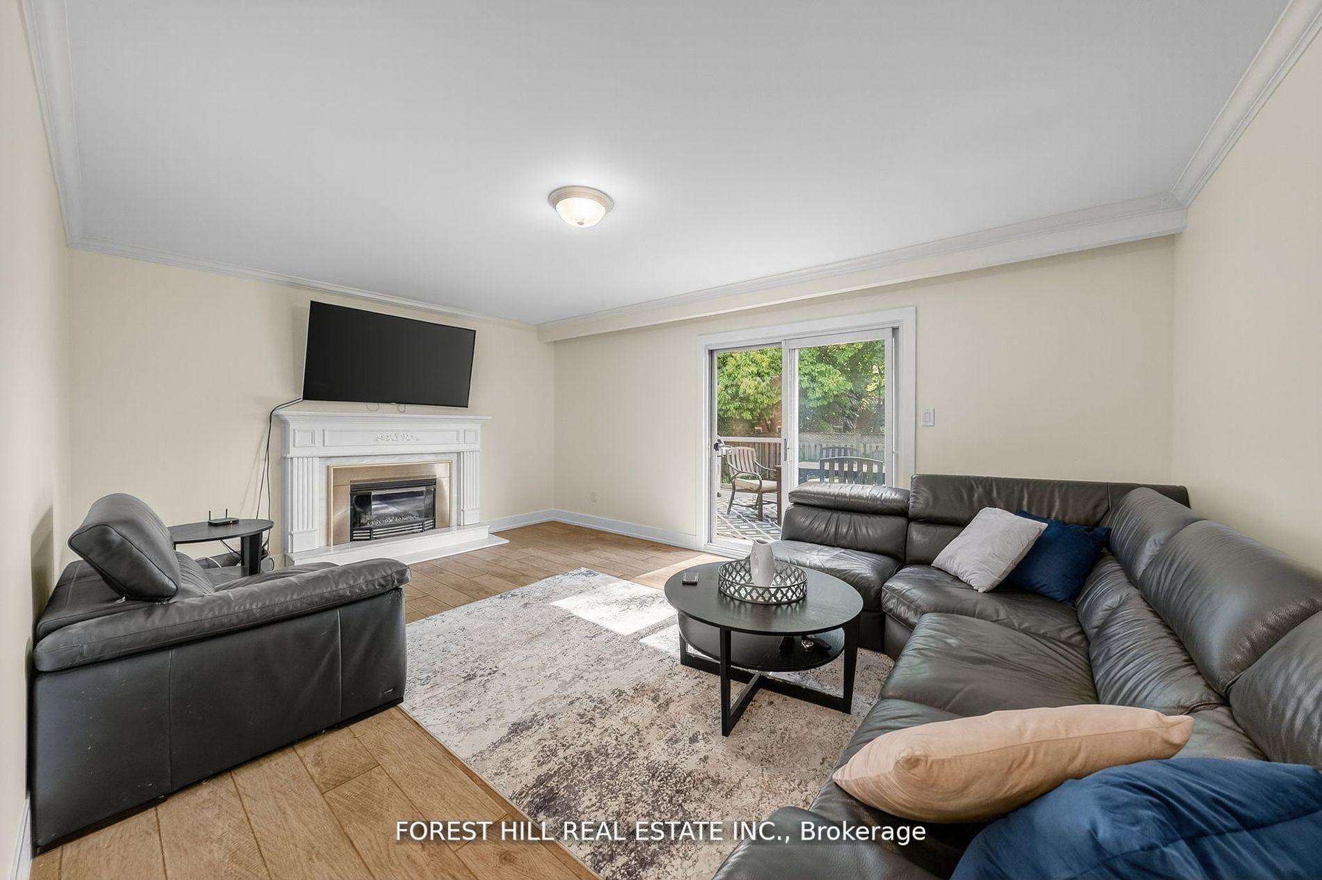 Photo 18 of 37 Cherry Post Crescent, Etobicoke, Markland Wood — HOMEH