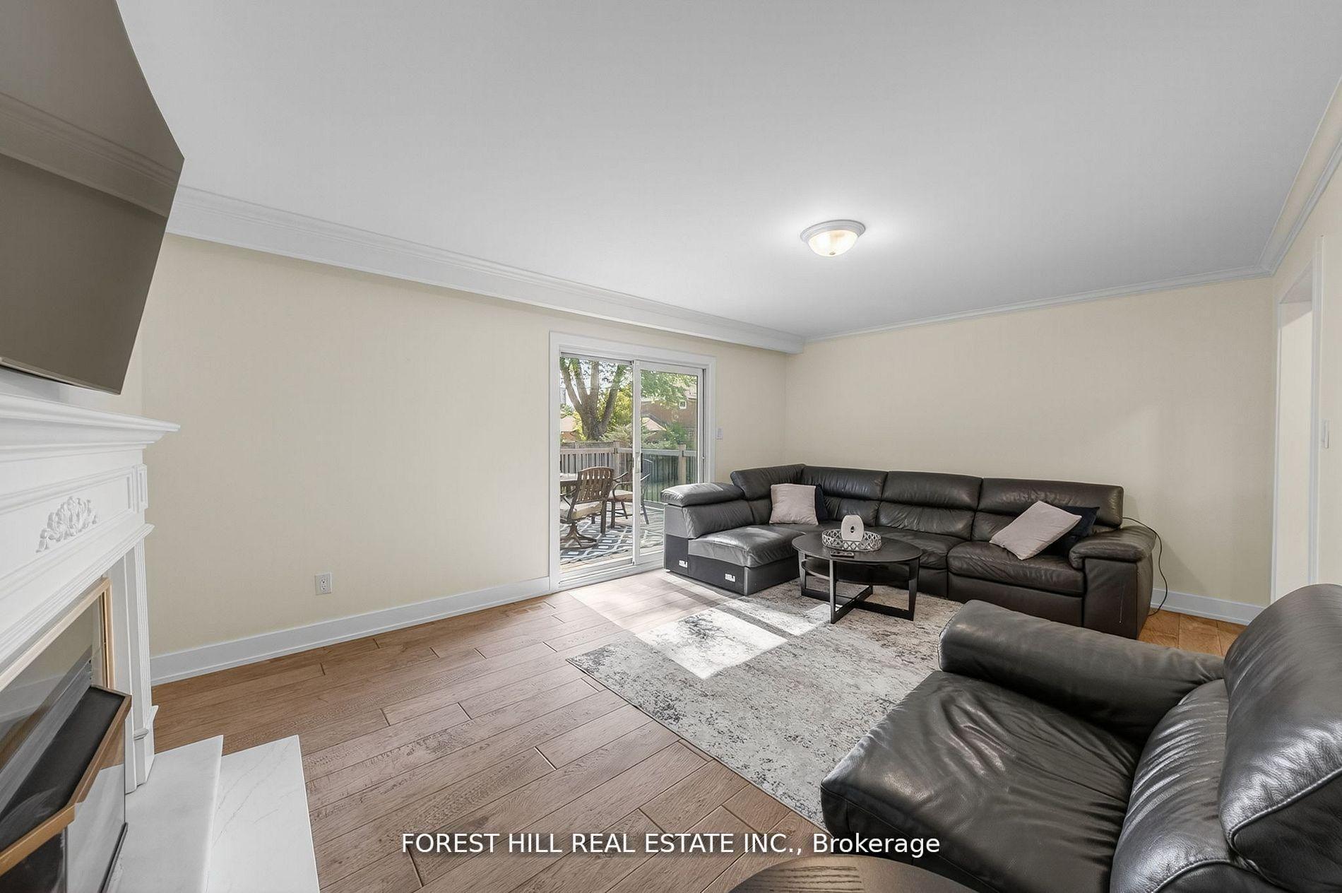 Photo 19 of 37 Cherry Post Crescent, Etobicoke, Markland Wood — HOMEH