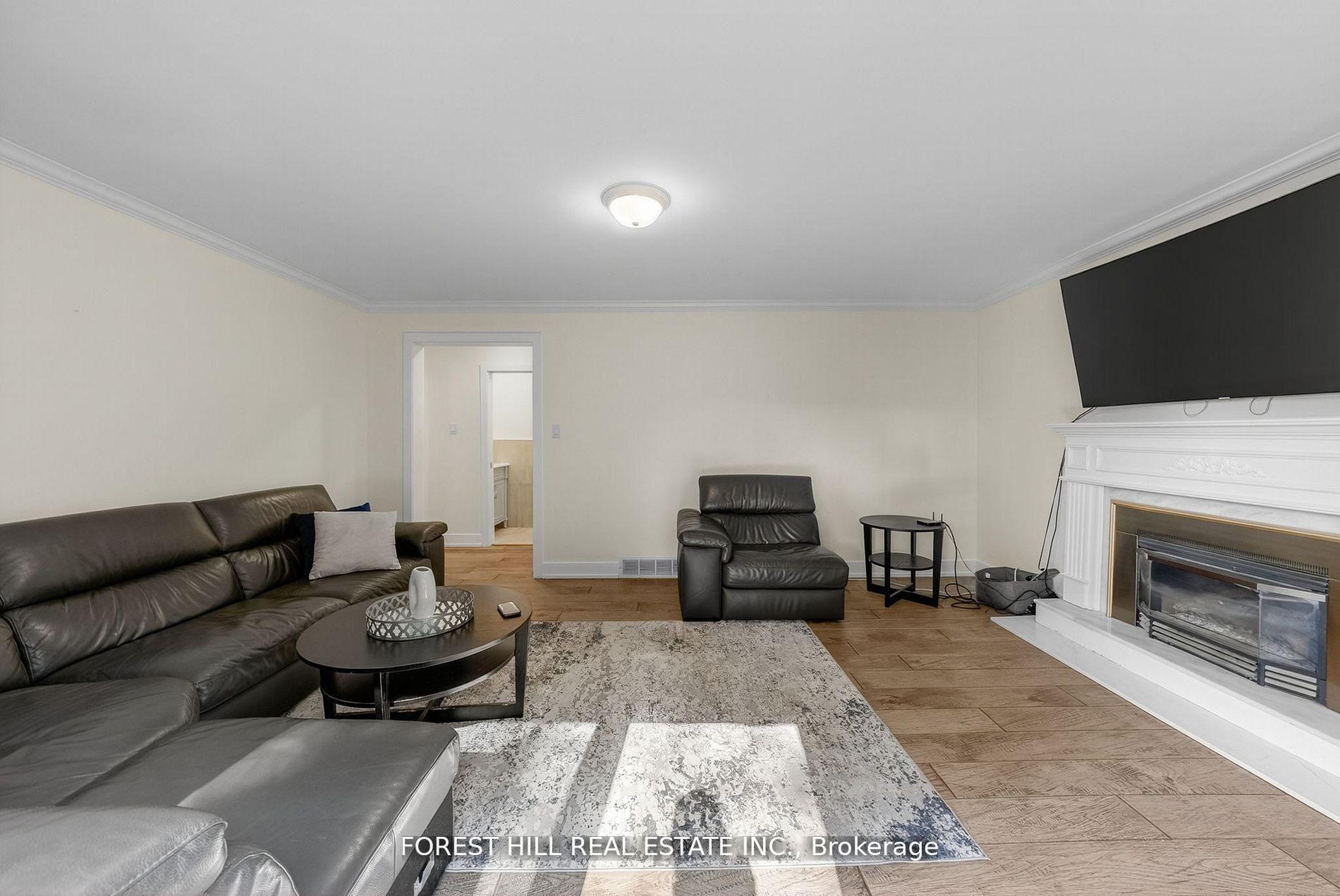 Photo 20 of 37 Cherry Post Crescent, Etobicoke, Markland Wood — HOMEH