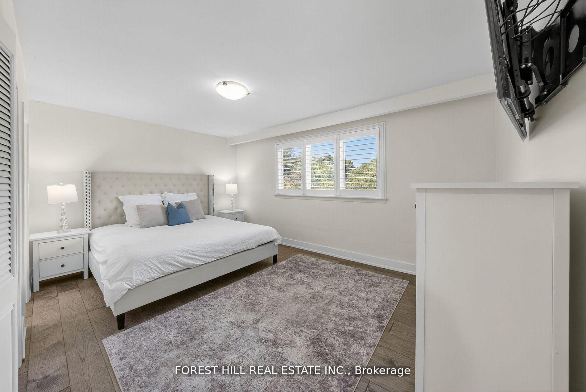 Photo 24 of 37 Cherry Post Crescent, Etobicoke, Markland Wood — HOMEH