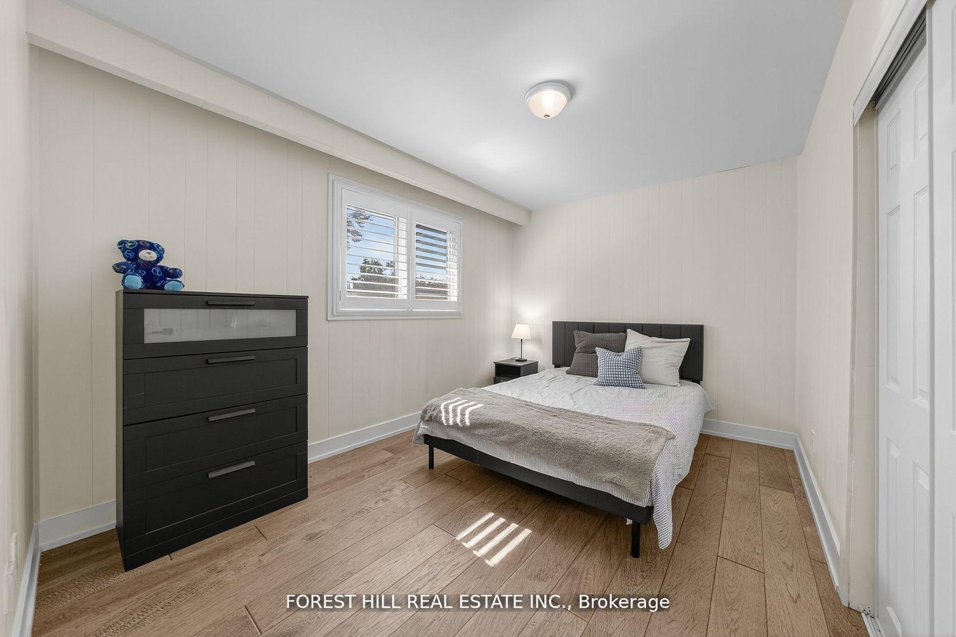 Photo 27 of 37 Cherry Post Crescent, Etobicoke, Markland Wood — HOMEH