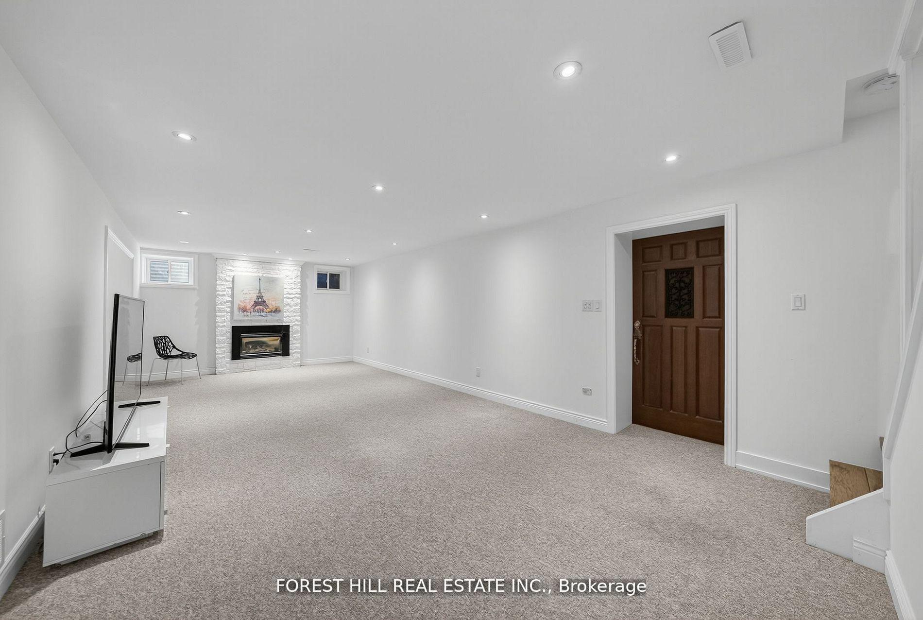 Photo 32 of 37 Cherry Post Crescent, Etobicoke, Markland Wood — HOMEH