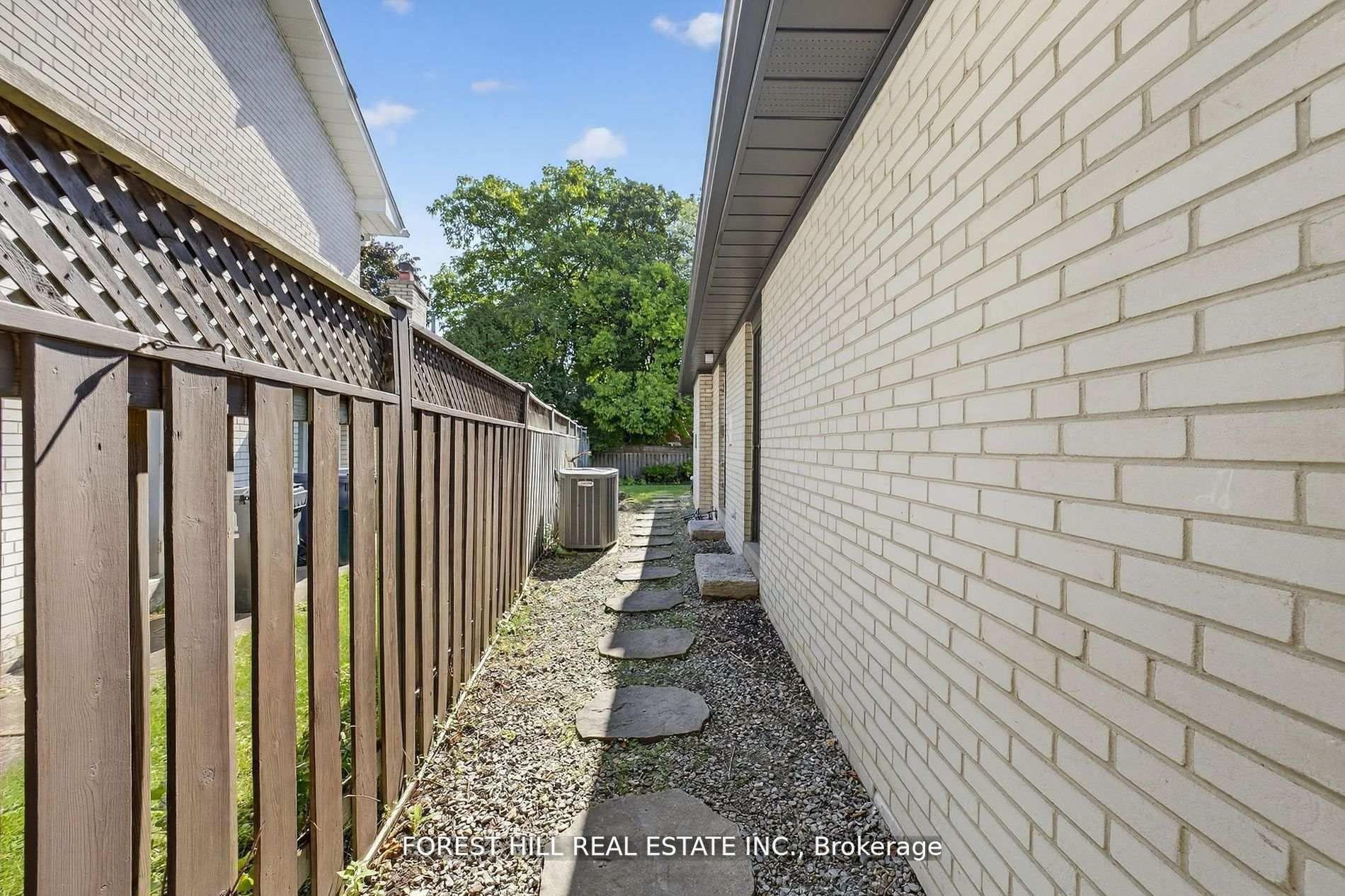 Photo 37 of 37 Cherry Post Crescent, Etobicoke, Markland Wood — HOMEH