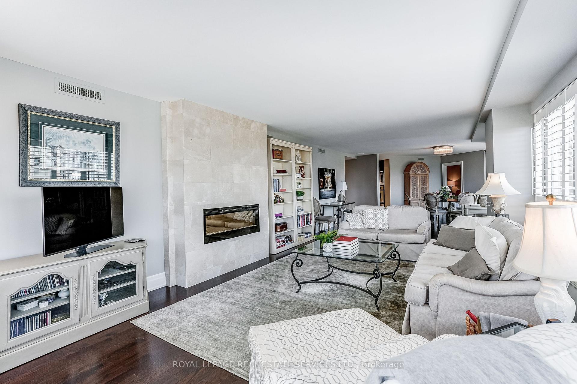 Photo 5 of Unit 1910, 175 Cumberland Estates, Toronto, The Annex — HOMEH