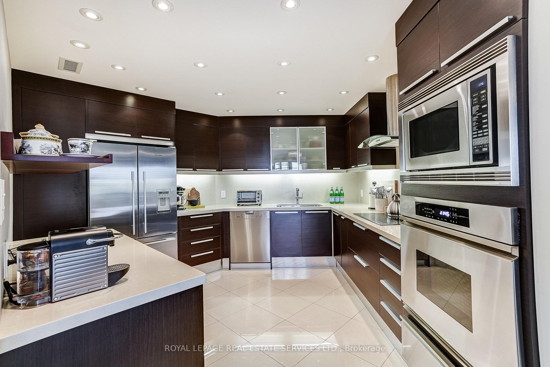 Photo 11 of Unit 1910, 175 Cumberland Estates, Toronto, The Annex — HOMEH