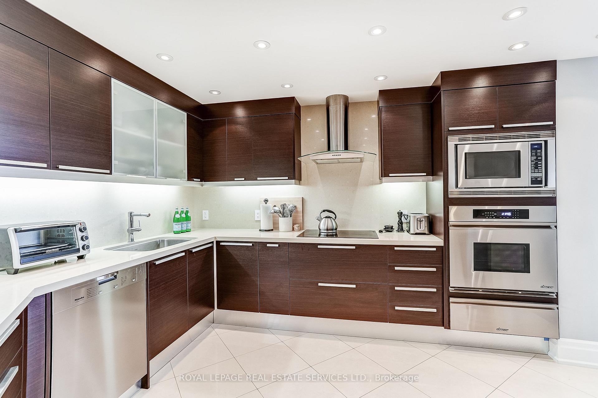 Photo 12 of Unit 1910, 175 Cumberland Estates, Toronto, The Annex — HOMEH