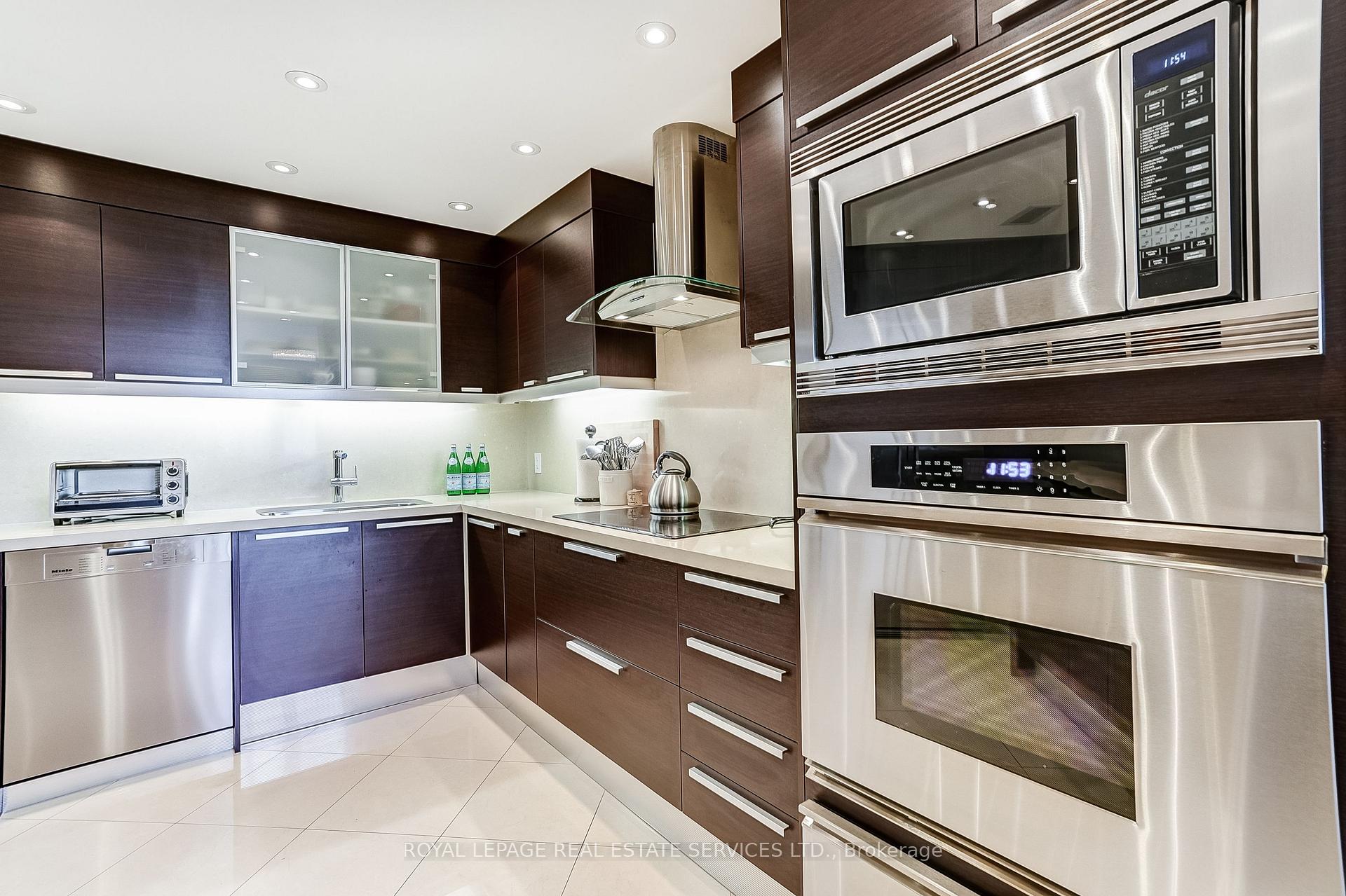 Photo 14 of Unit 1910, 175 Cumberland Estates, Toronto, The Annex — HOMEH