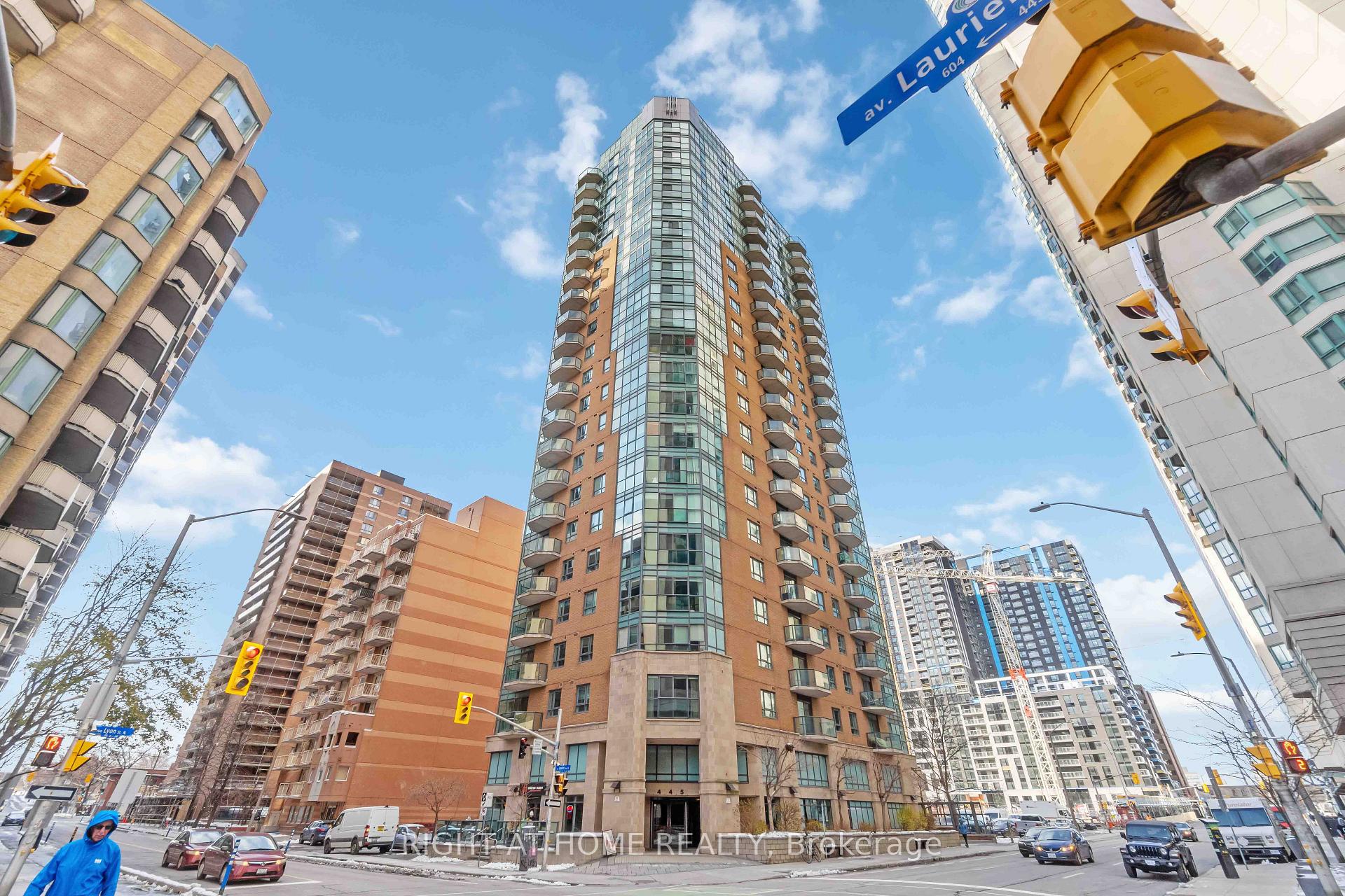 Photo of Unit 701, 445 Laurier Avenue W