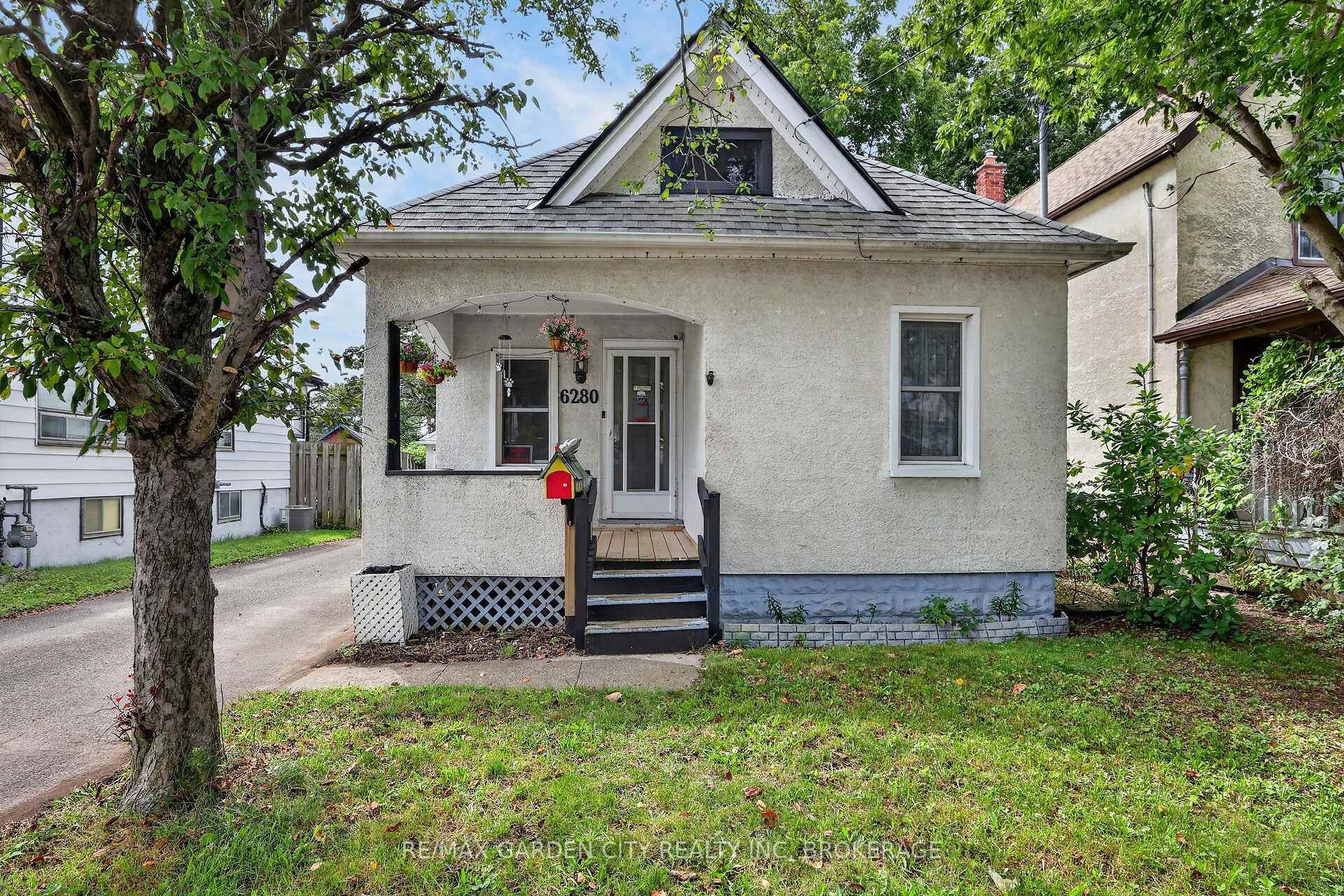 Photo 2 of 6280 Taylor Street, Niagara Falls, Dorchester — HOMEH