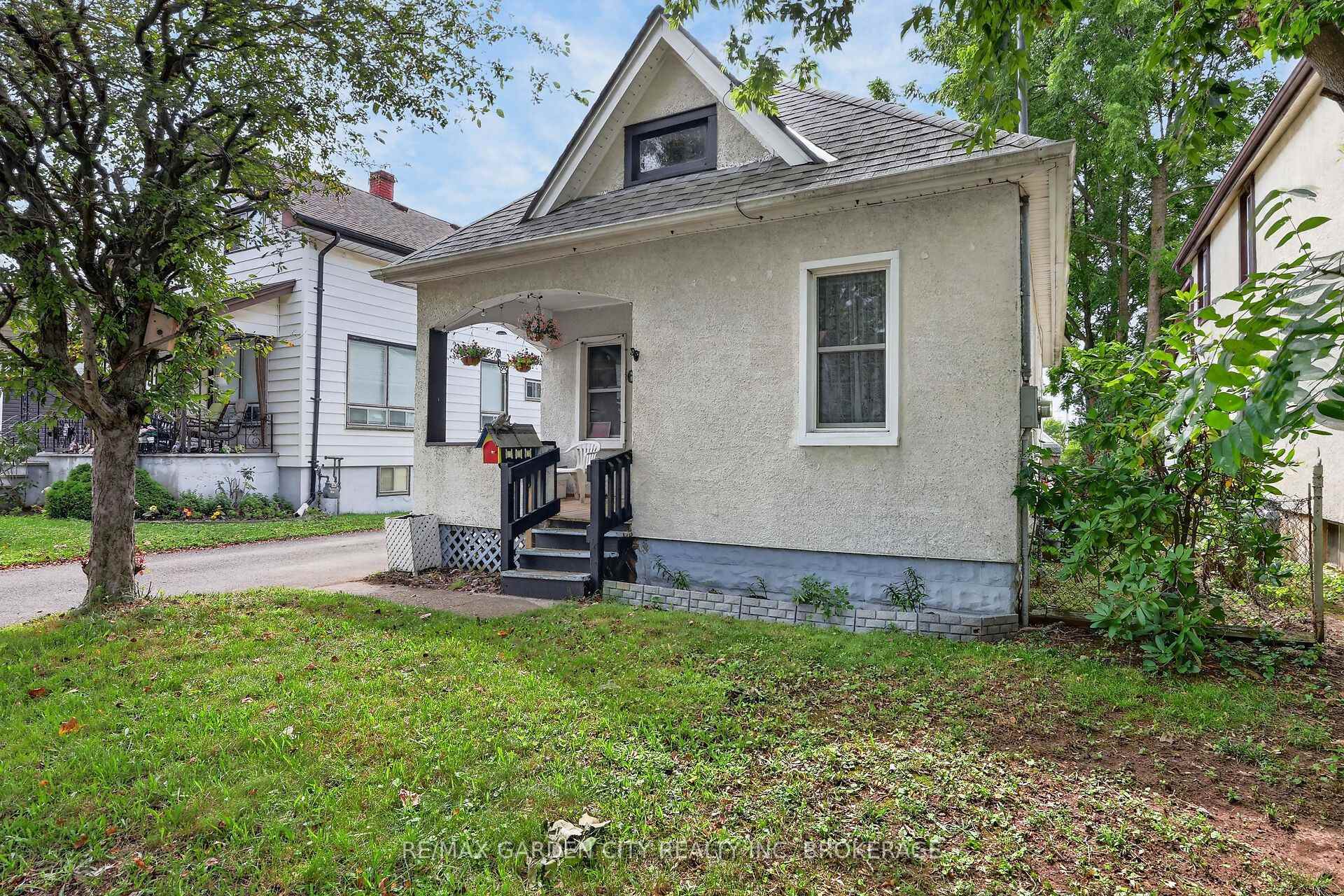 Photo 3 of 6280 Taylor Street, Niagara Falls, Dorchester — HOMEH
