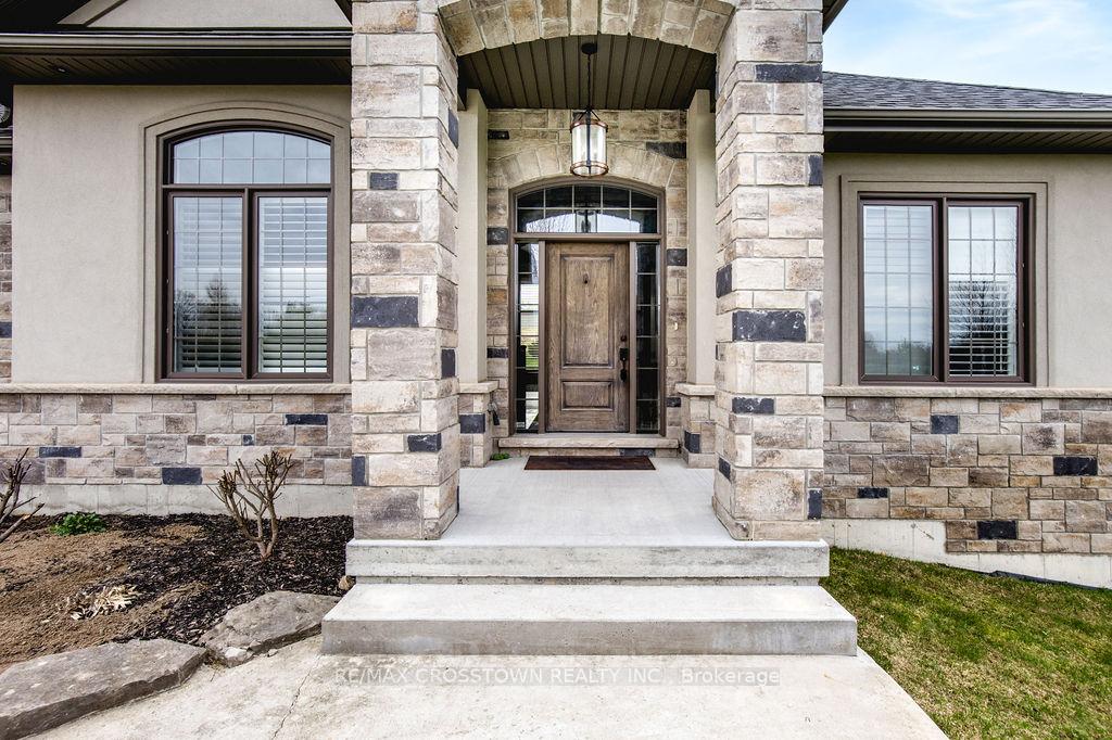 Photo 3 of 25 Mennill Drive, Springwater, Snow Valley — HOMEH