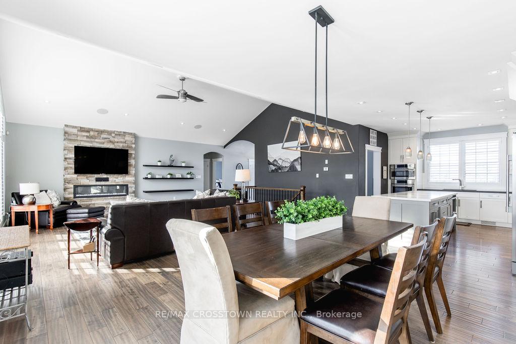 Photo 10 of 25 Mennill Drive, Springwater, Snow Valley — HOMEH
