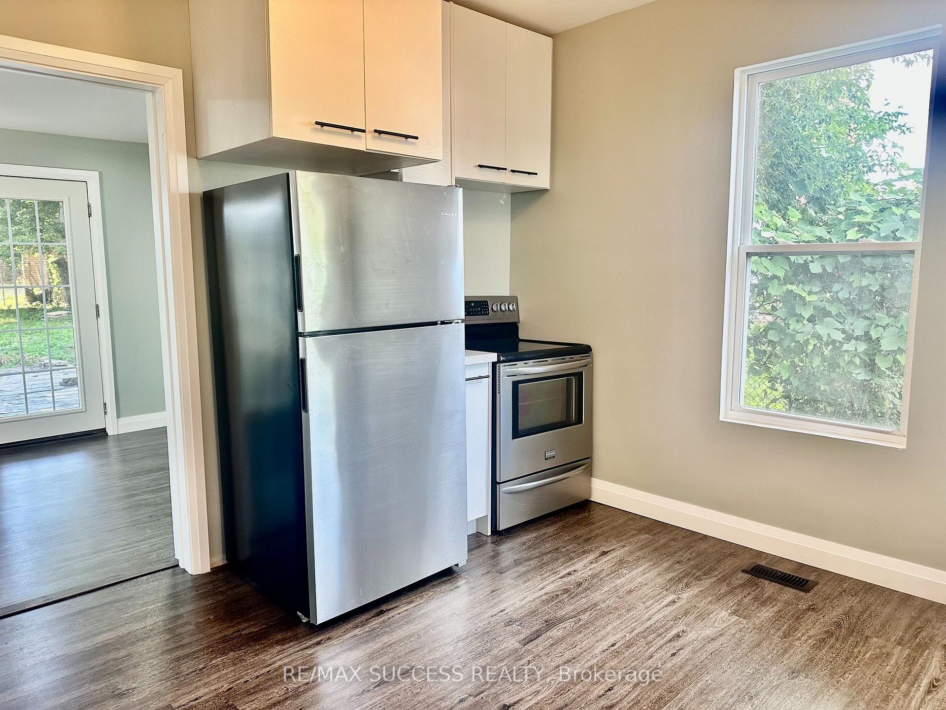 Photo 9 of 21 Webling Street, Brantford, Eagle Place East — HOMEH