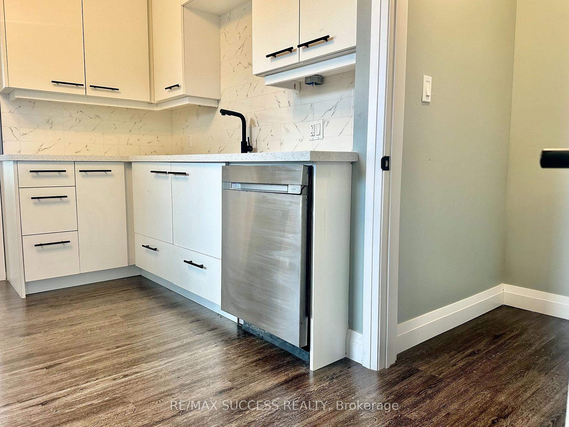 Photo 10 of 21 Webling Street, Brantford, Eagle Place East — HOMEH