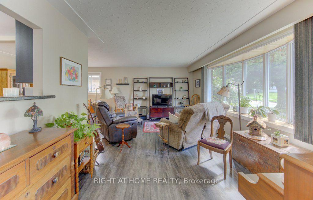 Photo 6 of 204 Holborn Drive, Kitchener, Heritage Park - Kitchener — HOMEH