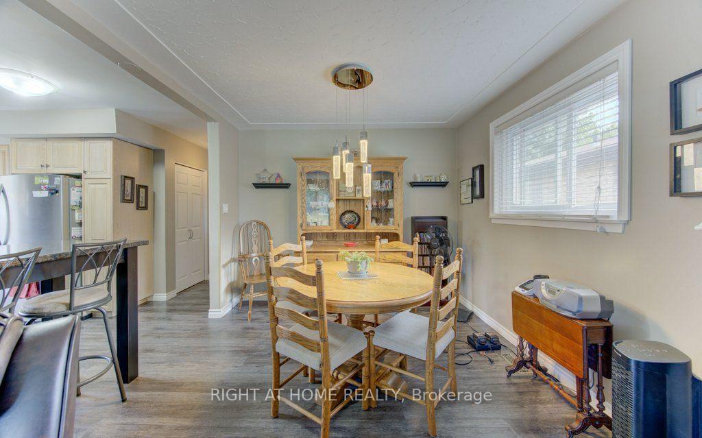 Photo 14 of 204 Holborn Drive, Kitchener, Heritage Park - Kitchener — HOMEH