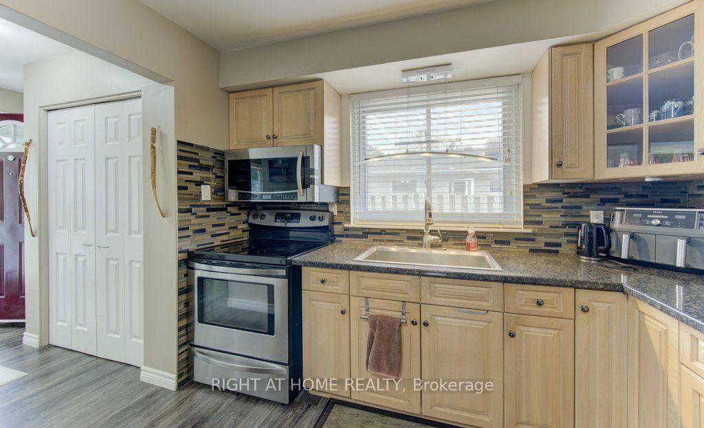 Photo 19 of 204 Holborn Drive, Kitchener, Heritage Park - Kitchener — HOMEH