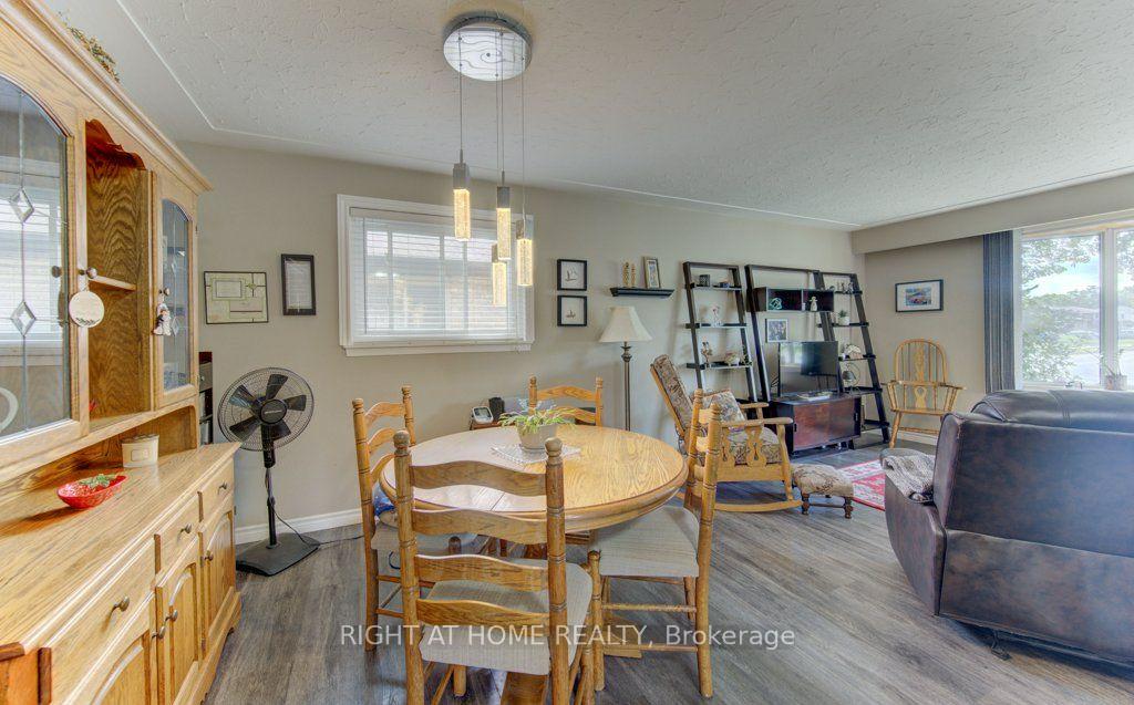 Photo 22 of 204 Holborn Drive, Kitchener, Heritage Park - Kitchener — HOMEH
