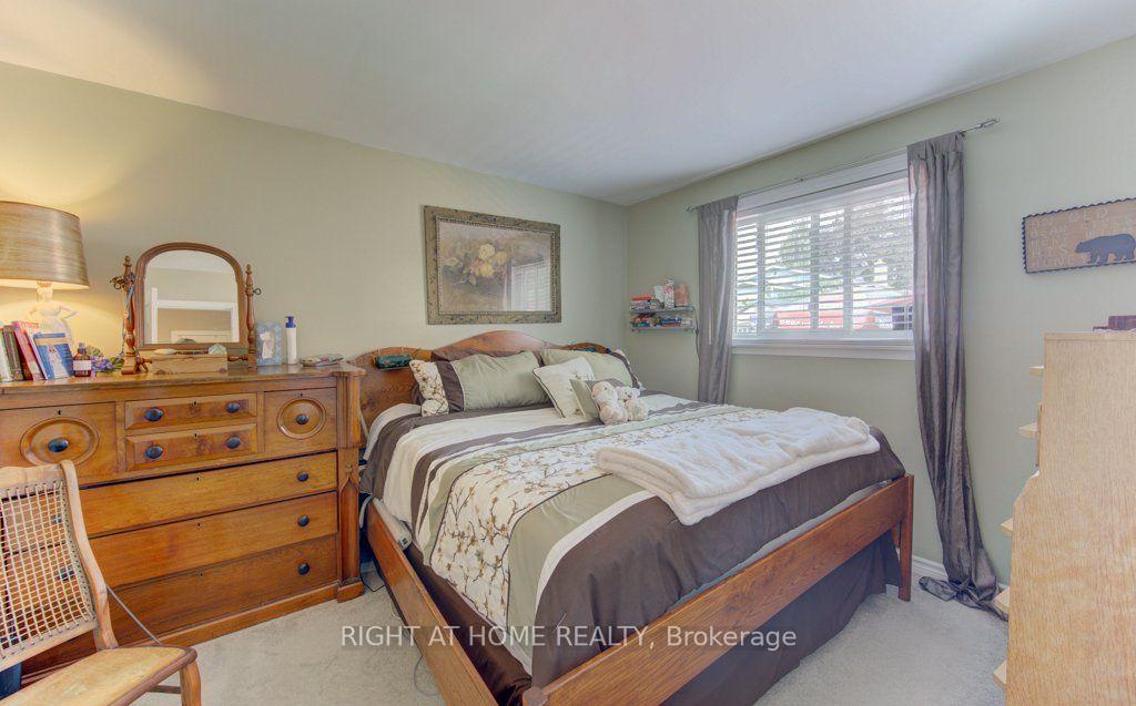 Photo 24 of 204 Holborn Drive, Kitchener, Heritage Park - Kitchener — HOMEH