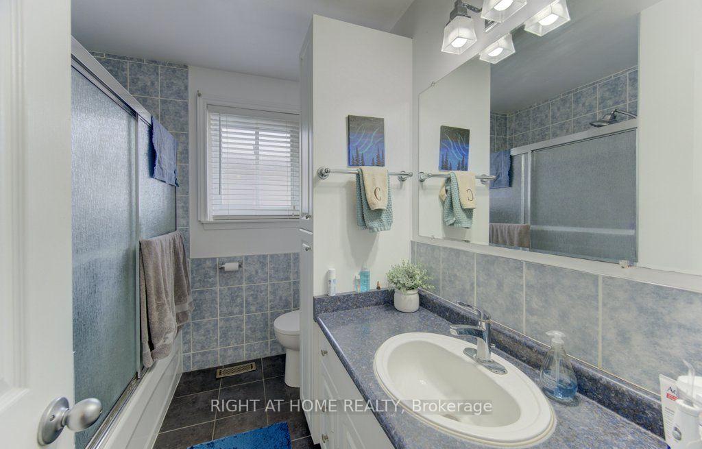Photo 27 of 204 Holborn Drive, Kitchener, Heritage Park - Kitchener — HOMEH
