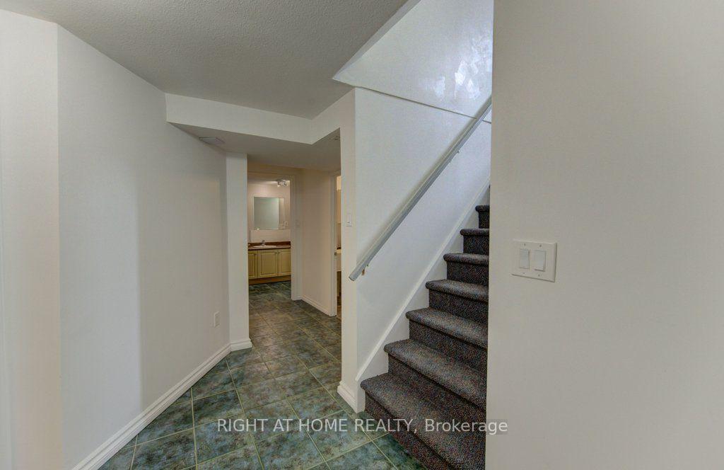 Photo 30 of 204 Holborn Drive, Kitchener, Heritage Park - Kitchener — HOMEH