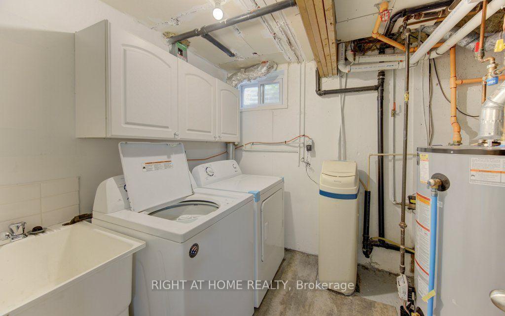 Photo 32 of 204 Holborn Drive, Kitchener, Heritage Park - Kitchener — HOMEH