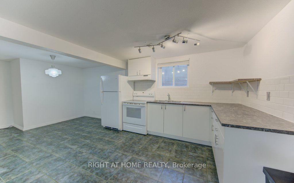 Photo 34 of 204 Holborn Drive, Kitchener, Heritage Park - Kitchener — HOMEH