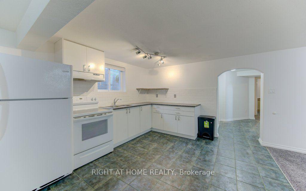 Photo 36 of 204 Holborn Drive, Kitchener, Heritage Park - Kitchener — HOMEH