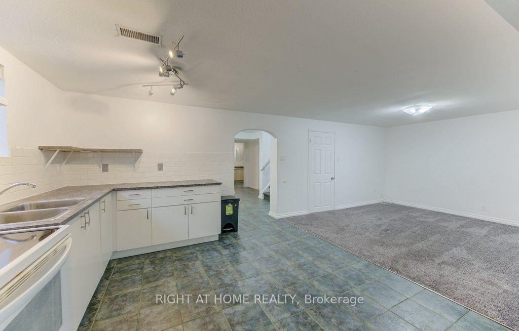 Photo 38 of 204 Holborn Drive, Kitchener, Heritage Park - Kitchener — HOMEH
