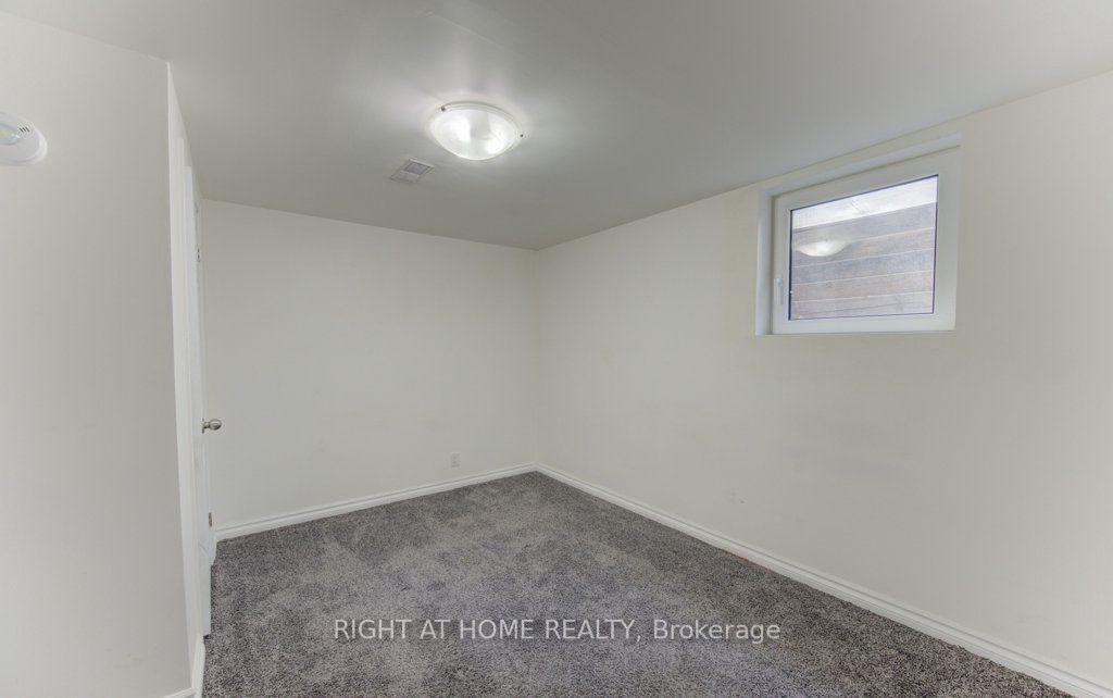 Photo 41 of 204 Holborn Drive, Kitchener, Heritage Park - Kitchener — HOMEH