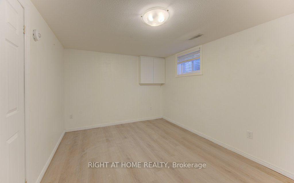 Photo 43 of 204 Holborn Drive, Kitchener, Heritage Park - Kitchener — HOMEH