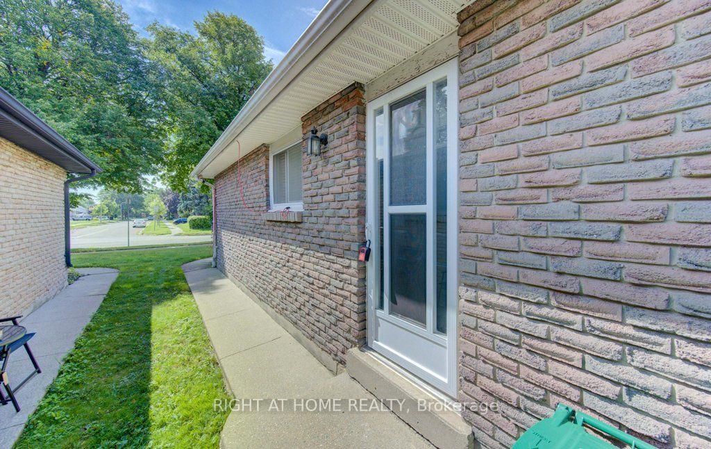 Photo 53 of 204 Holborn Drive, Kitchener, Heritage Park - Kitchener — HOMEH