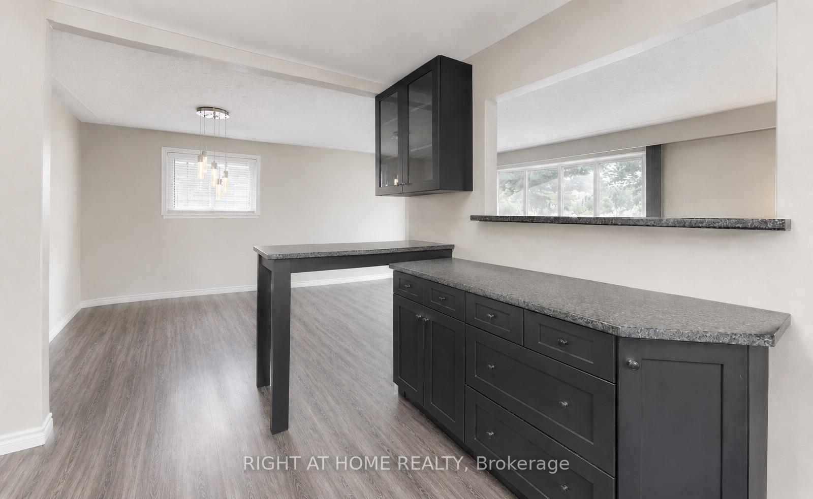 Photo 11 of 204 Holborn Drive, Kitchener, Heritage Park - Kitchener — HOMEH
