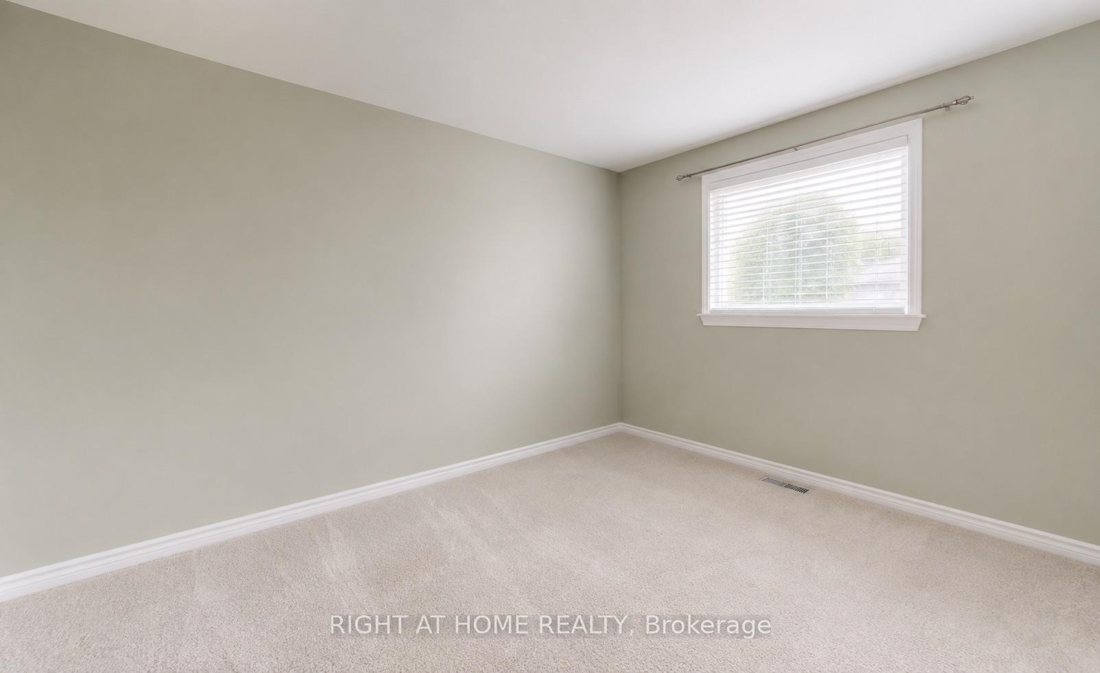 Photo 13 of 204 Holborn Drive, Kitchener, Heritage Park - Kitchener — HOMEH