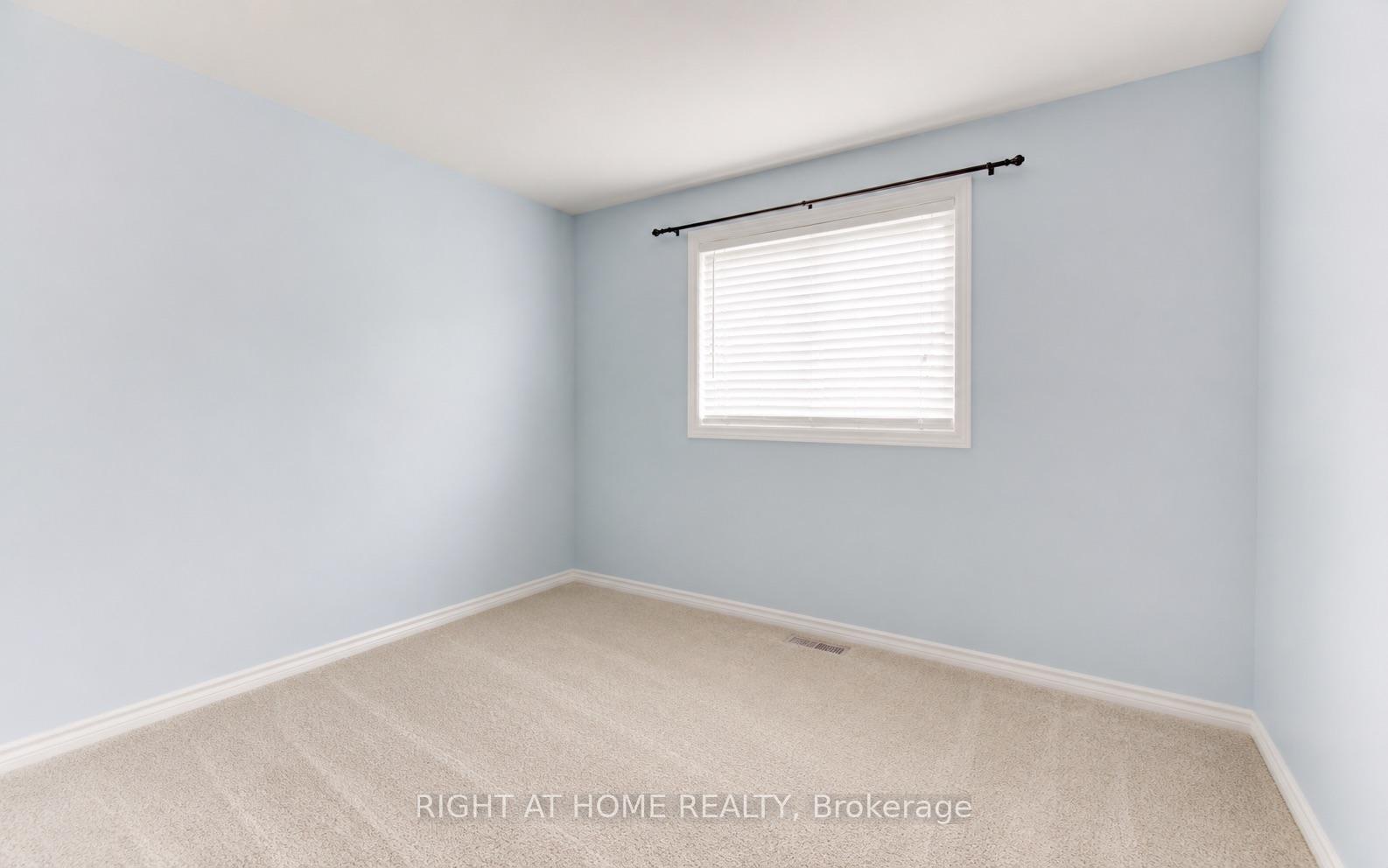 Photo 15 of 204 Holborn Drive, Kitchener, Heritage Park - Kitchener — HOMEH